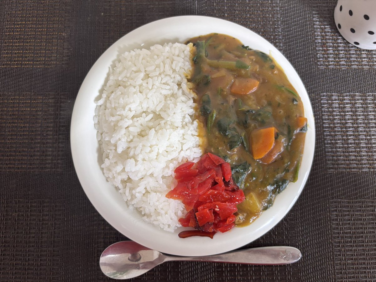 kobo_fl1's tweet photo. 久々に凝った料理作った🍳
牛すじカレー🍛 https://t.co/43ujLK1zXi