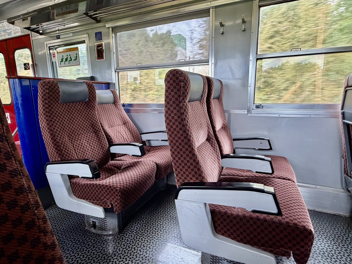 sscmodel's tweet photo. 一旦代走が終わった？713系がここ数日また運用入りしているらしく台風一過の宮崎へ✈️

20年ぶり位に乗っていますが、普通列車としては破格の設備で素敵☺️ https://t.co/42yaEx1vsL