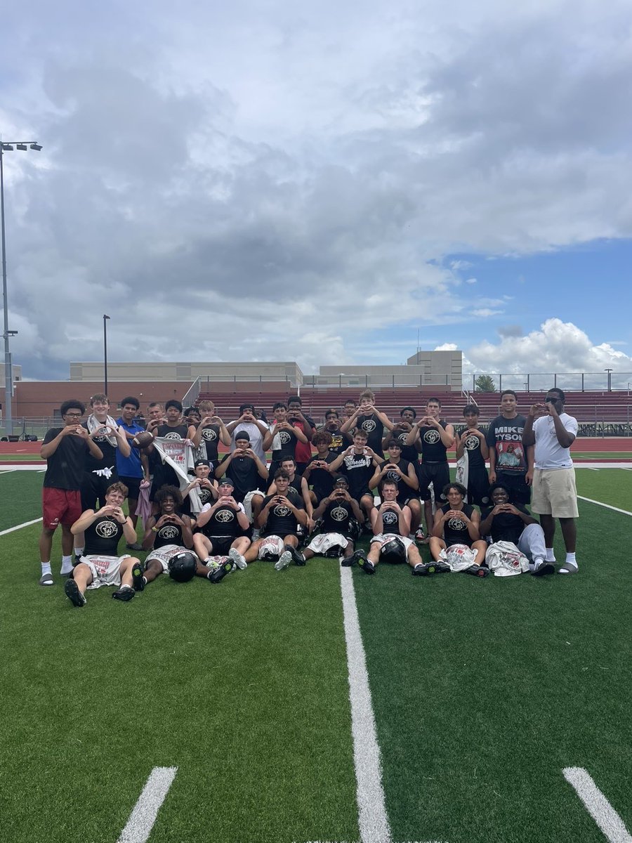 JabrelRay_Jr's tweet photo. First varsity scrimmage of the year at Eudora high school. C/O 29 edge https://t.co/BMtLZtZGyB