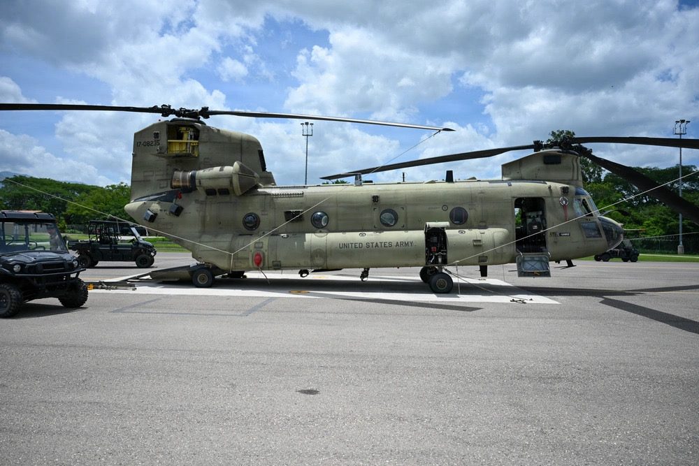 USAenEspanol's tweet photo. El Departamento de Estado se complace en trabajar junto a nuestros miembros del servicio militar estadounidense para brindar asistencia en casos de desastre a las personas afectadas por los recientes terremotos en Venezuela. https://t.co/VVCfasHzDJ