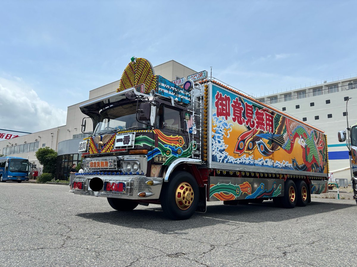 LaboKb's tweet photo. 火の車マンションすぎる！
一番星號かっこよすぎるてー！！ https://t.co/uxNNDoHPhw
