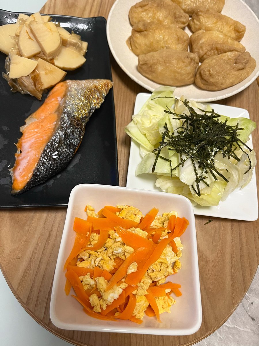 knmlv's tweet photo. 台風で買い出し行けないから冷蔵庫お掃除ご飯。私、多分たけのこめちゃくちゃ好き。冷蔵庫に水煮絶対２つは入ってる。 https://t.co/PfDvDTFKj0