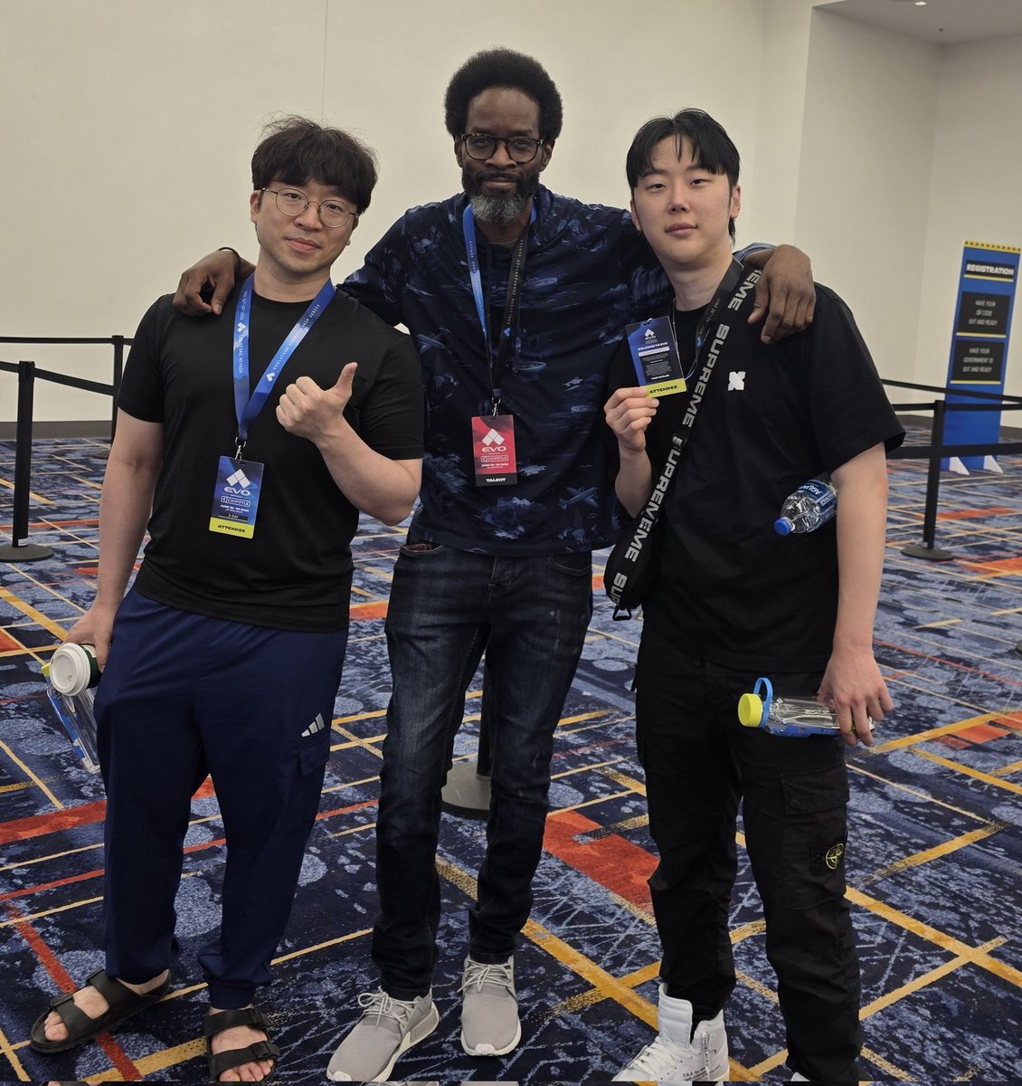 RyanJosephHart's tweet photo. Two of my Korean brothers 
@holyknee @TK_iKARi https://t.co/msWquKGuLo