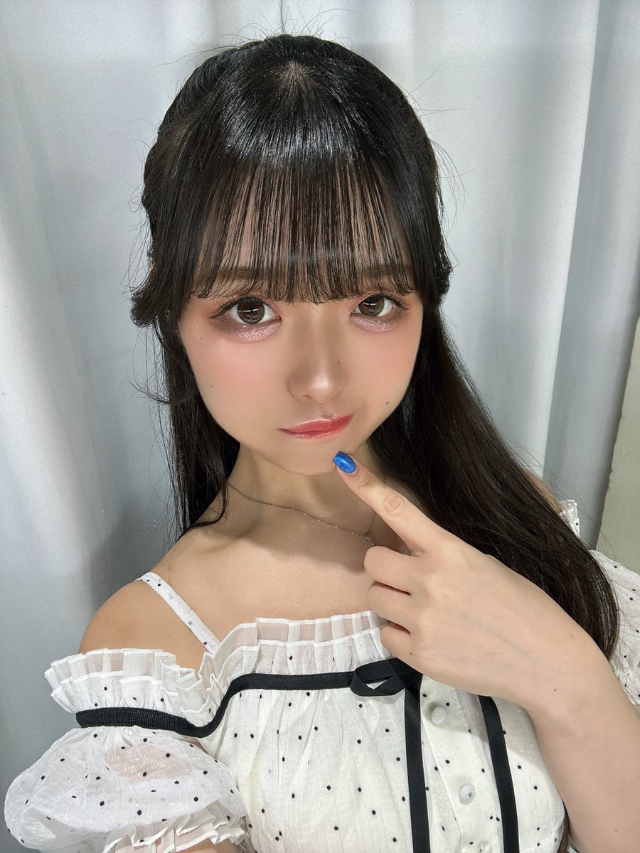 yui_kinami's tweet photo. 「渋谷JACK in 渋谷VIDENT」ありがとうございました🩵

胃が痛いからって座ったり、ゆっくり準備してたらお写真撮り忘れてた💦
なので私服…まぁデコルテ出しで衣装と似てるから許してーーーーーー🙏🏻

朝早い中、会いに来てくれて､コールもして盛り上げて本当にありがとう♡
それぞれとお話しするときのお話が本当に幸せ😀