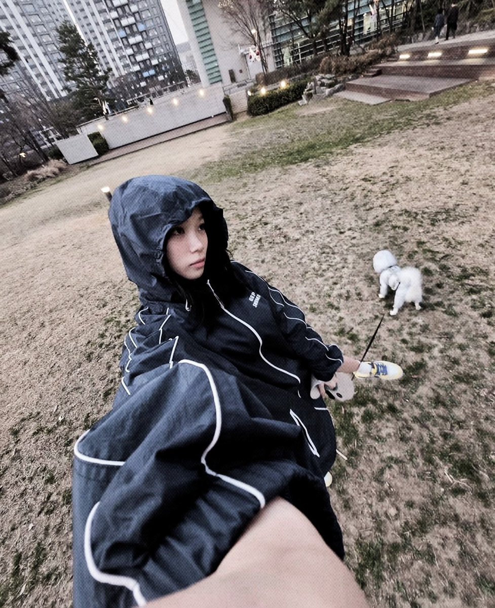 formeutile's tweet photo. ㅤ️️ ️️ 

Rencananya hari ini mau bedrotting aja, tapi si kecil tiba-tiba minta diajak jalan-jalan. So here I am——melawan mager sama si kecil. 🤏

ㅤ️️ ️️ https://t.co/aVsoa5bI0P