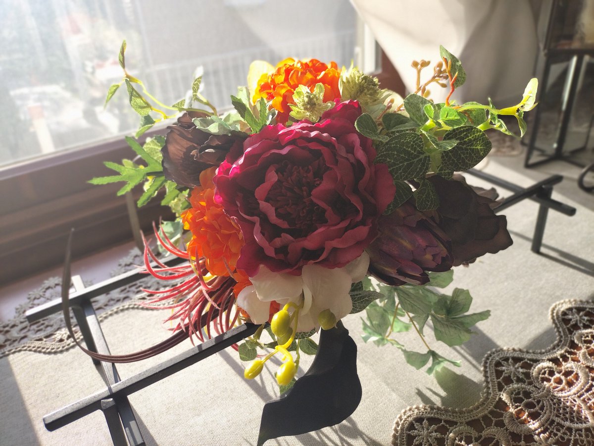 LeBijouFlower's tweet photo. アーティフィシャルフラワー・アレンジメント🎶
https://t.co/I6BW89ObpU
黒色のお花を効かせてブーケとリースが完成です。
#フラワー・アレンジメント　＃Artificialflowers
#アーティフィシャルフラワー　＃造花 https://t.co/0kHypw1Mfv