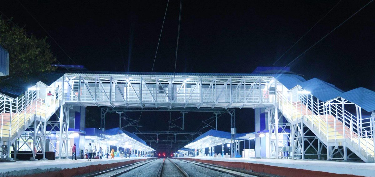 BJP4Andhra's tweet photo. New look. New vibe. Next-level travel 🚉
Cumbum Railway Station, Andhra Pradesh gets a major upgrade 🔥
#AmritStation
#BJP4APDevelopment https://t.co/2wGDNt5v7H