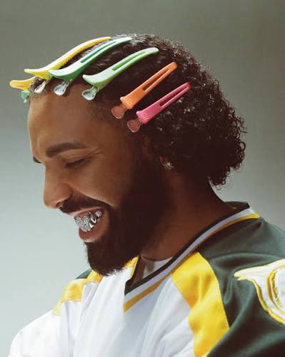 LookWithCare's tweet photo. THE DRAKE EQUATION

A psychological model for how Drake became the center of musical gravity.

“If Drake feels unavoidable, it’s because he is. He isn’t competing for attention — he’s bending it. Here’s the psychology behind why everything orbits him.”

⬇️⬇️⬇️ read more why https://t.co/G3hDxlGiwO