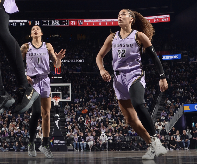 valkyries's tweet photo. genuinely how we been watching @kstokes41 all night https://t.co/O0oYJreH9d