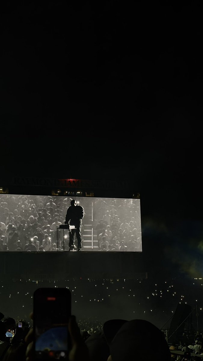 Jesslynm_'s tweet photo. Another ye show for the books https://t.co/o1WgskeVru