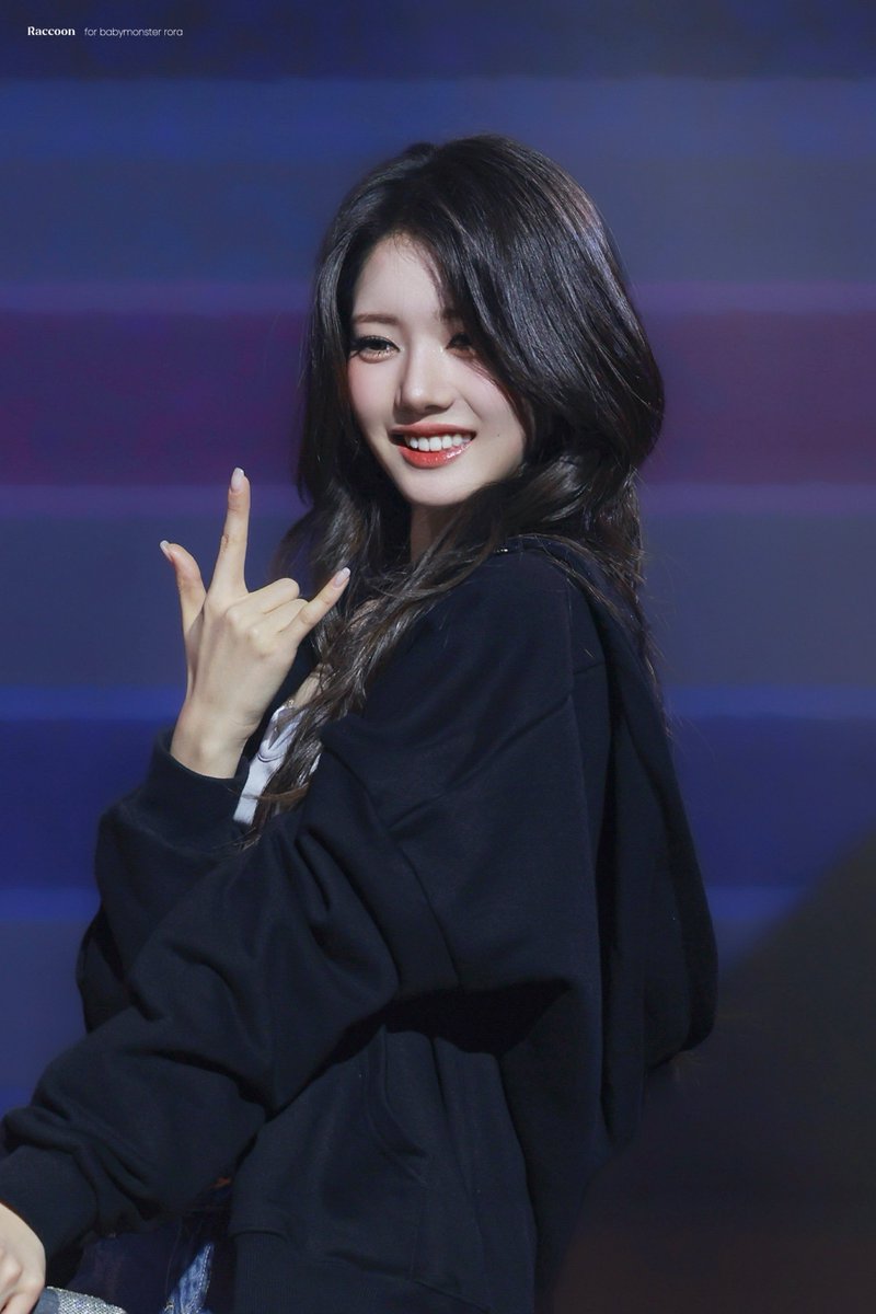 Raccoon_rora's tweet photo. 260626 DAY-1

🤟🏻

#RORA #로라 #이다인 #BABYMONSTER #베이비몬스터 https://t.co/1dERTCVwXe