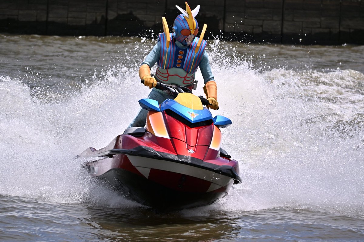 yunoka1102's tweet photo. #今日の現場
石巻リバーサイドフェス
 #シージェッター海斗
水上ショー！
天気回復したけど水位高くて、迫力マシマシでしたー！
早すぎるイスラスタ！とても📸追えません💦
マシンを駆るヒーローは痺れますね！かっこいい!!!!! https://t.co/G0h7NsJSk3