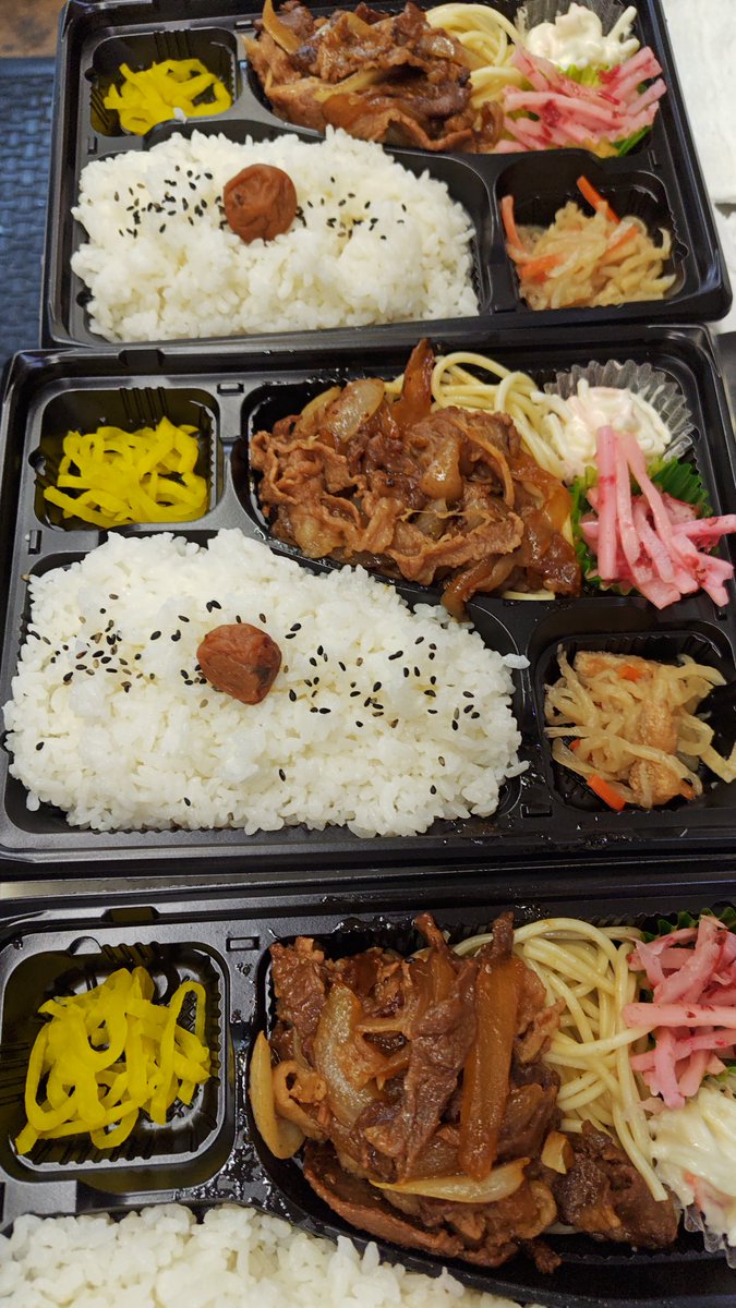 kedama_wacafe's tweet photo. お知らせ📢
作り置き弁当が早々に完売しましたので3個追加で作りました🍱
まさかまさかの完売でとても有難いです！
3個追加しましたのでお近くの方はぜひ☺ https://t.co/sIHPALiu9s