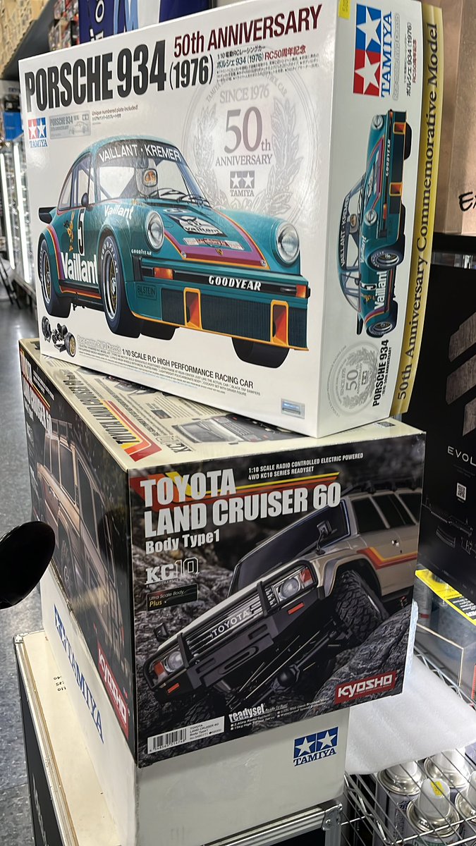K2Factory_1990's tweet photo. 市場レア商品🤣店舗在庫少量あります🙆🏻

#タミヤポルシェ934 
#京商ランドクルーザー60 https://t.co/TD9dLXJ5zH