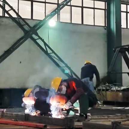 HD_BOILER's tweet photo. ⚒️ Expert welders conduct precise welding work. Our workshop stores abundant metal tubes for reliable custom boiler component production worldwide.
🔗https://t.co/aftgCH8wjn
#PrecisionWelding #FactoryWorkshop #MetalTube #BoilerParts #IndustrialFabrication #CustomManufacture https://t.co/AoTioX8V2a