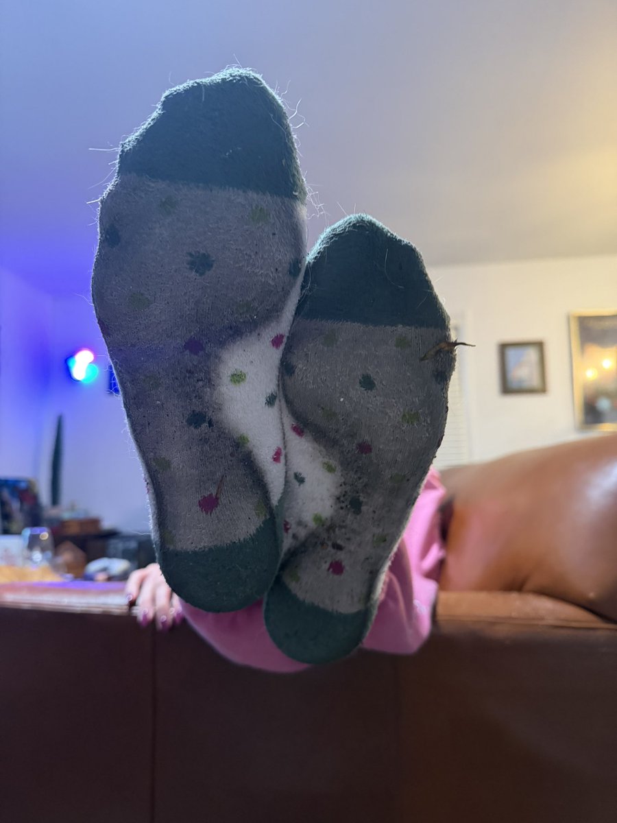 HerRule333's tweet photo. Fuzzy Sock Friday 🧦
Want to win a pair of my dirty fuzzy socks? 

Rules: 
Every Friday I will post a pair of my nasty fuzzy socks (worn all day)
By the end of the weekend a random winner will receive them in the mail

To enter: like, comment, and repost this tweet
GL beta ❤️ https://t.co/pefNCuq6D3