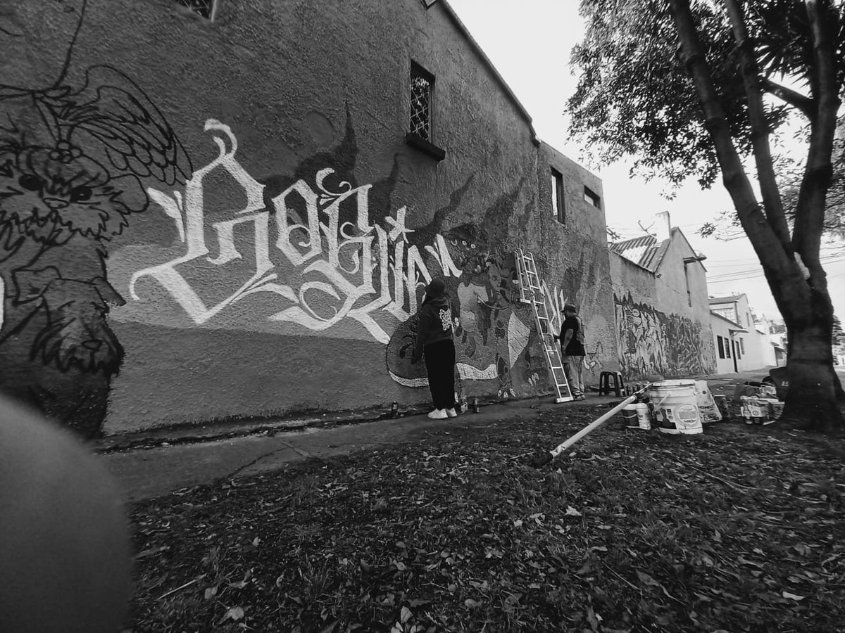 nathusaurus97's tweet photo. Amor y pintura 🖤 https://t.co/VJRmuDva1S