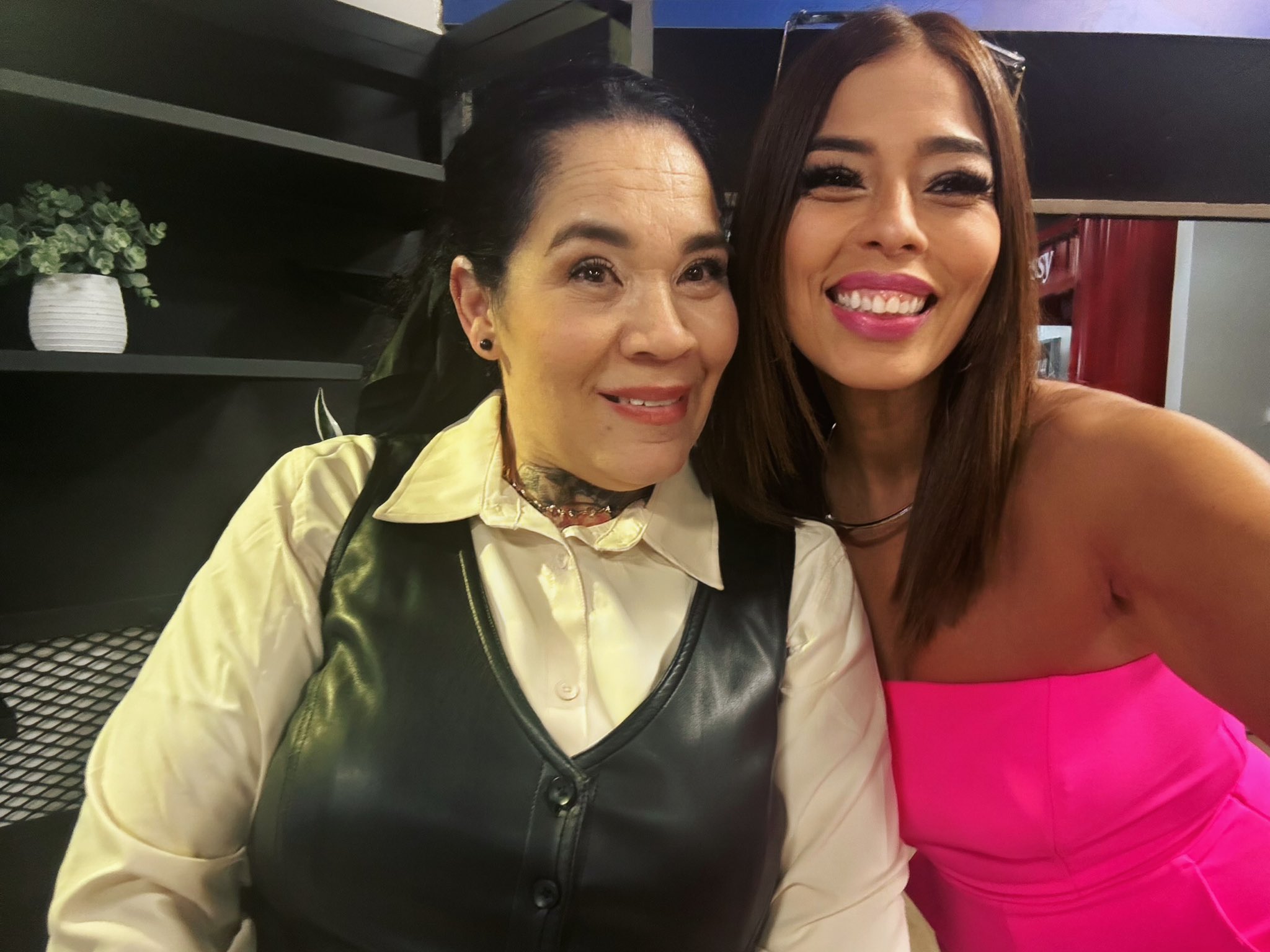 Today I interviewed the very first female wrestler I saw on tv back when little demon was watching WWC in PR 🥹🩷 what a cool fucking moment. Fangirled hard. Congrats Tigresa! Aniversario 53 dedicated to a woman for the first time ever. Brings a tear to my eyes https://t.co/jAuuqmp9Yz