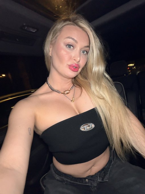 Natalia Starr - 3 pic. NYC bound 🗽 https://t.co/7g4rmrQKGQ