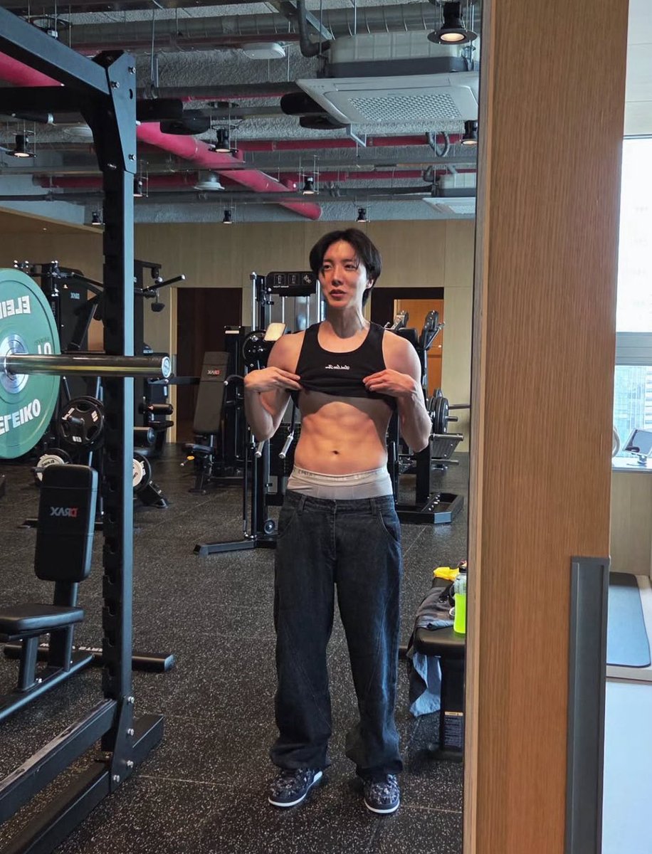 _mang218's tweet photo. 이 맛에 매일 제이홉 한다😇
이래서 제이홉만 하게 되는 거구나… https://t.co/N6C8T662by