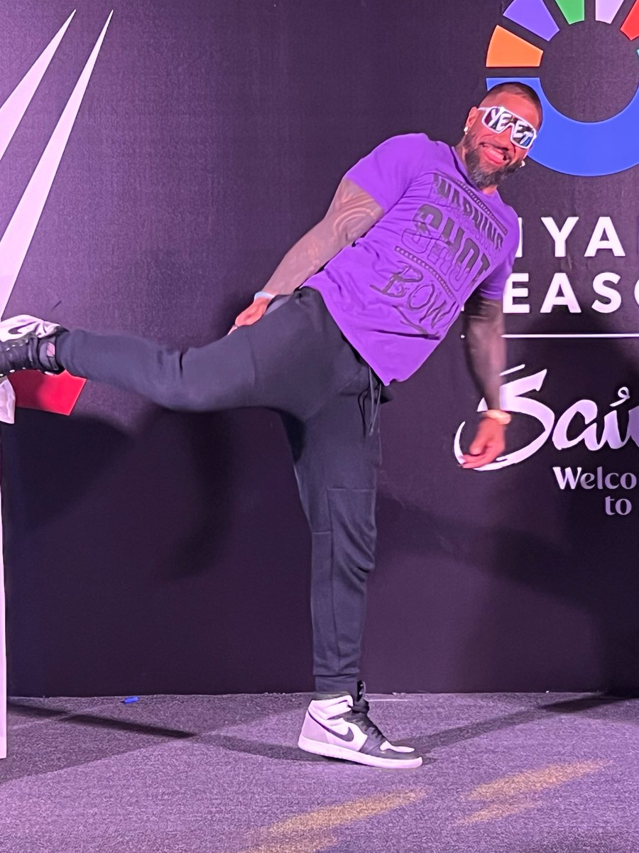 elllevvven's tweet photo. Jey uso💜 https://t.co/x7JgeuCpi7