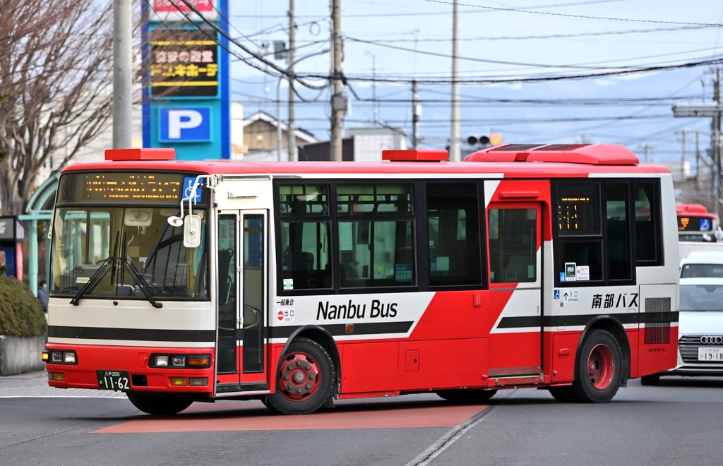 bus273NSK's tweet photo. 1.南部バス（岩手県北バス南部支社）
南部バスのご利用、
誠にありがとうございます…
マニアには有名な青森のバス会社
かつてはオンボロ車（褒め言葉）の大集団だったが、京王JPをはじめ、各処からの"結構イケてる移籍車"で、魅力バージョンアップ中。 https://t.co/XRRrmBaRVr
