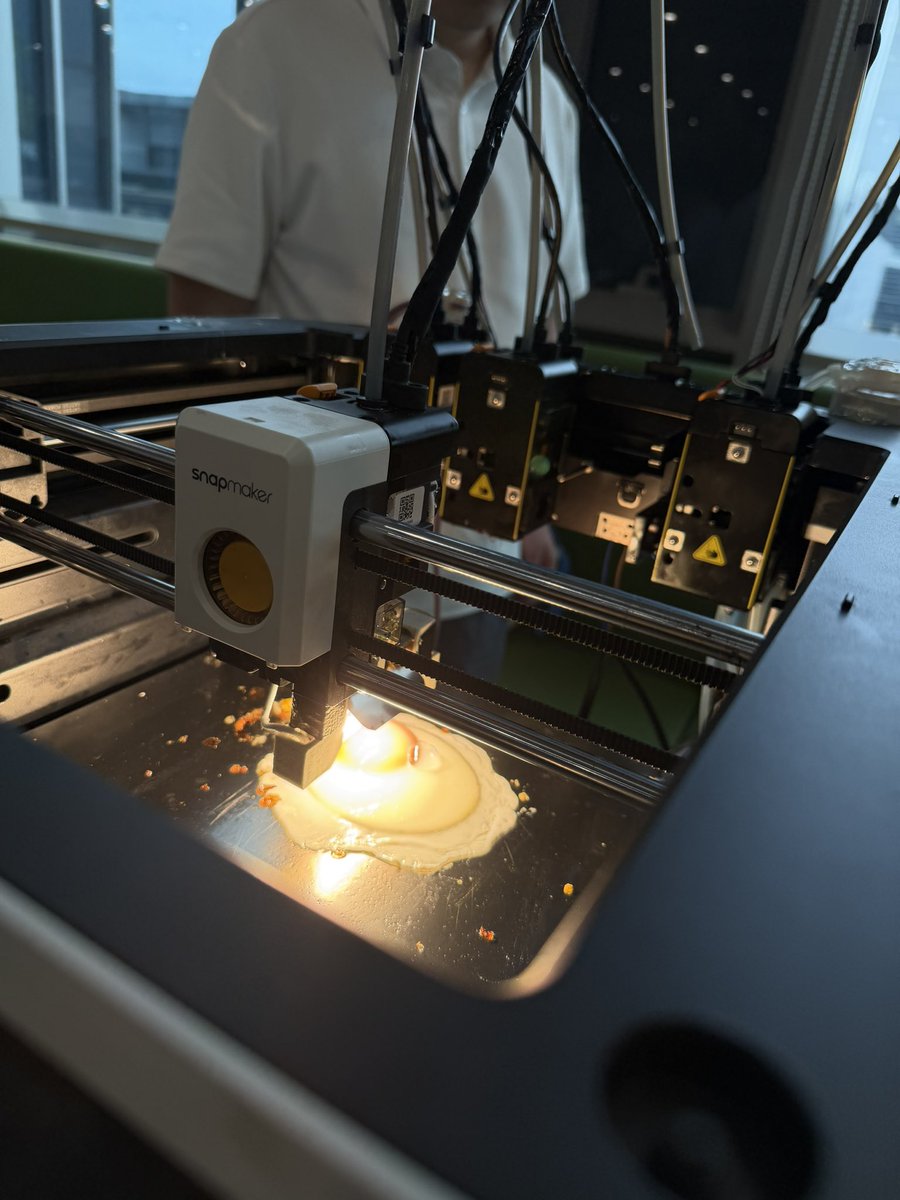 BlayneSapelli's tweet photo. U1 Egg Fryer! 
@elianarose66 https://t.co/GD1gWzFg0R