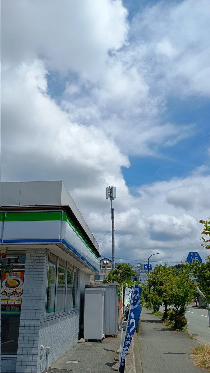 katuranekomaru's tweet photo. 楽天モバイルの自前プラチナバンド基地局を発見(多分)！秋田にも時を経てやっと来たなぁ〜♪ https://t.co/emmTu8Ktc6