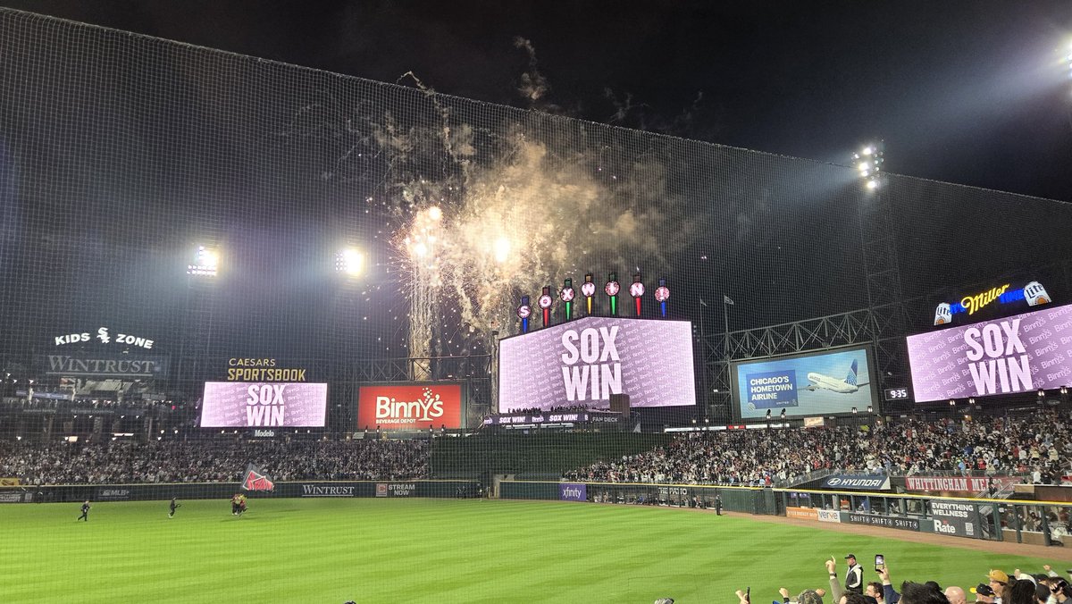 Ledfloyd13's tweet photo. @ChiSoxFanMike I have never been to a game like that. https://t.co/7VyBXLFGIS
