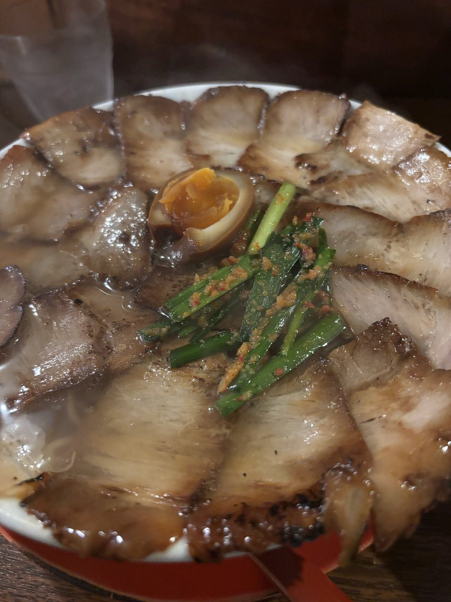 MoTo07307682's tweet photo. #ラーメン
 #焼豚ラーメン
 #大盛り
 #肉盛り
 #ニンニクチャーハン
 #お出かけ飯 https://t.co/IBctJnsYI1