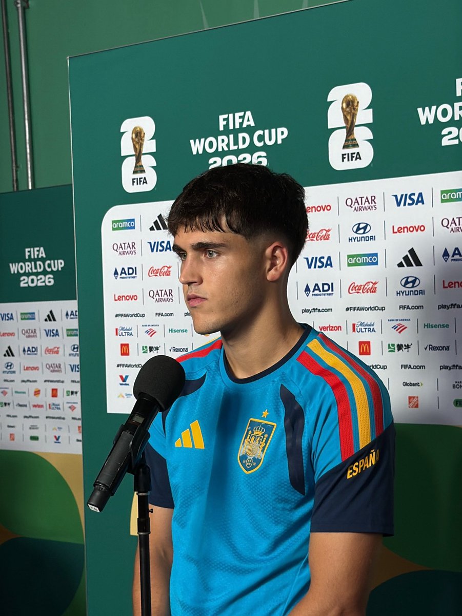 lluis7bou's tweet photo. Y entre tanta mala noticia en la selección española, una de buena: Pau Cubarsí.

Impecable con y sin balón. 
Como si fuera su 5º Mundial. 
Sintiendo la misma presión que cuando estaba en el patio de la escuela.

19 añitos. https://t.co/yikccWu6wa