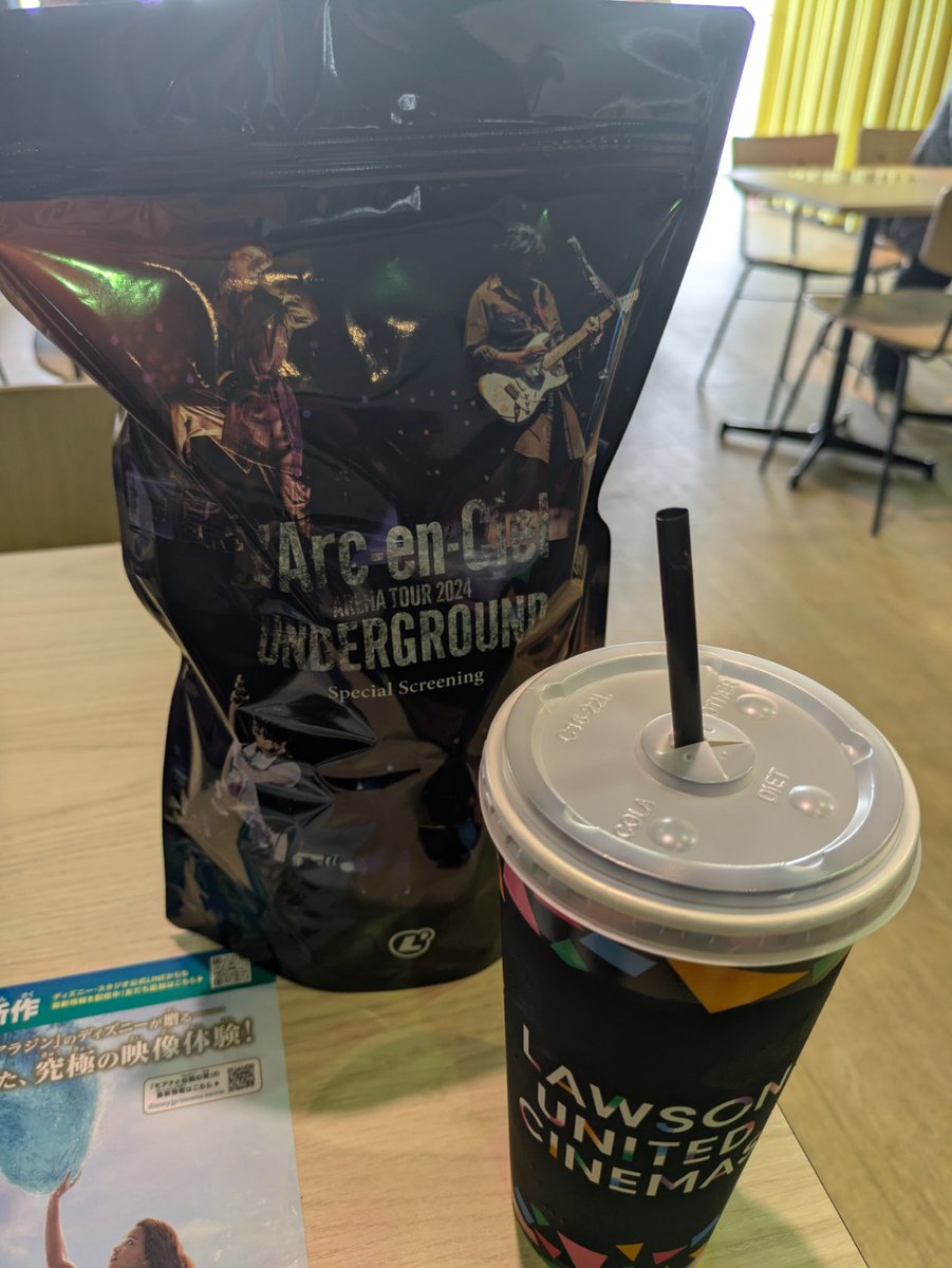 hyde69_666's tweet photo. 宮城の映画館、有無を言わさずポップコーンが入ってる状態で販売された。保存できるように別々にしてほしかったな…

#ラルク
#UNDERGROUND https://t.co/gxXs2w9SWB