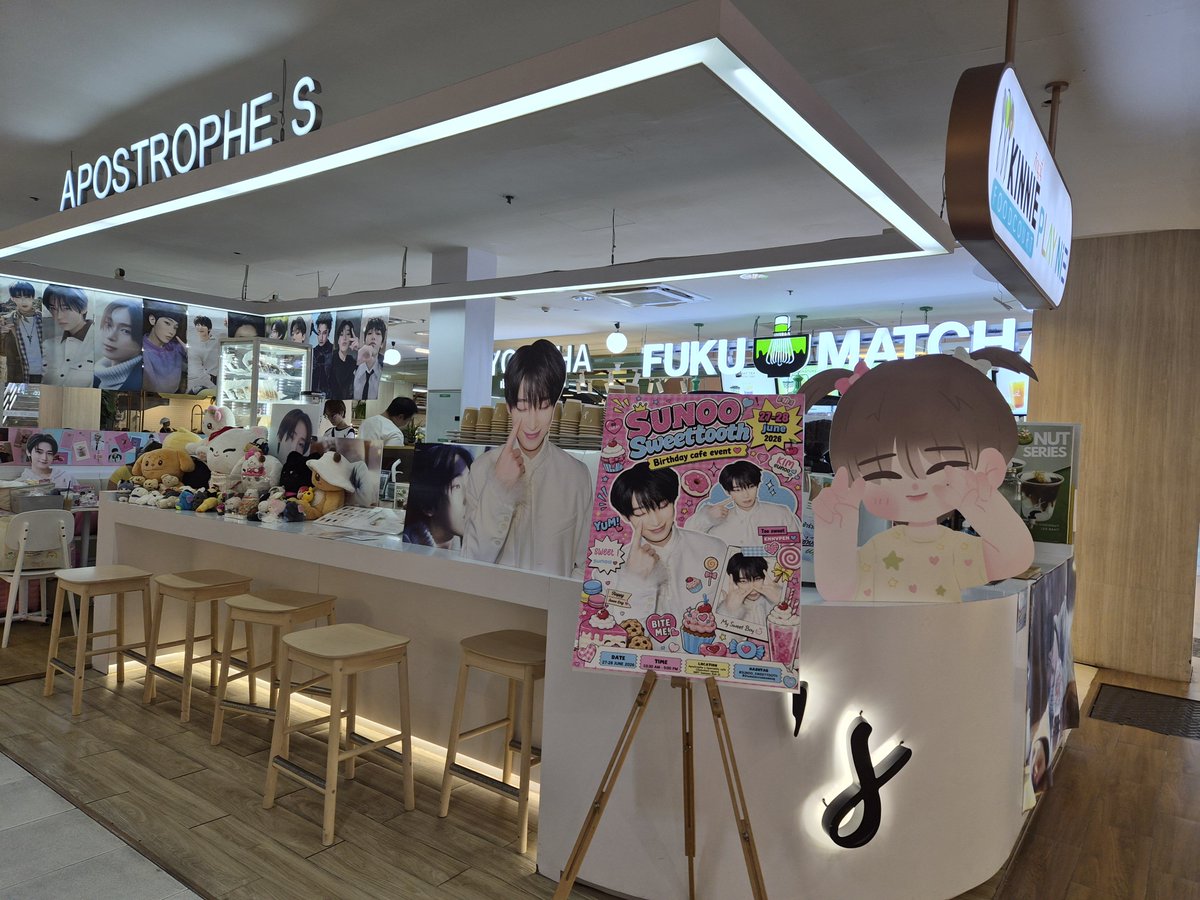 enhapyeon's tweet photo. 🍰OPEN🍬

คาเฟ่วันเกิดซอนอู ENHYPEN 
#SUNOO_sweettooth #บ้านขนมหวานของซอนอู 
พร้อมให้บริการแล้วค่ะ 🥰 

วันนี้มี lucky draw ประมาณ 16.30 น. นะคะ 
ส่วนเอนจีนท่านใดที่อยากลุ้นรางวัลเพิ่มเติมแบบไม่ต้องรอ ก็สามารถซื้อจุ่มได้น้า สอบถามที่สต๊าฟได้เลยค่ะ 

📆 27-28 Jun 2026
📍Apostrophe s speciality cafe, Chamchuri square (MRT Samyan exit 2), Bangkok
🕙 10.30 am - 5.00 pm 

#คาเฟ่วันเกิดซอนอู #HAPPY_SUNOO_DAY #SUNOO #ENHYPEN #คิมซอนอู #김선우 #엔하이픈 #선우_엔하으픈