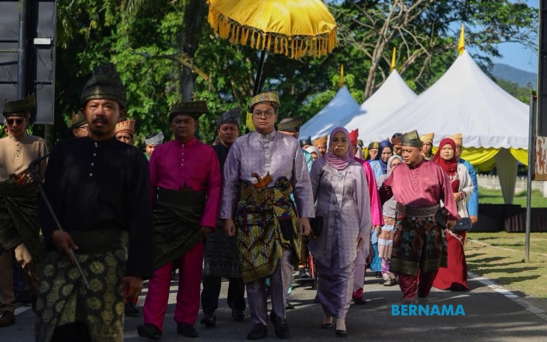 bernamadotcom's tweet photo. Muhammad Faris dizahirkan Undang Luak Sungei Ujong ke-11 

https://t.co/1K8cbRR0eO 

#BernamaNews https://t.co/4Z3z9Tgo3W