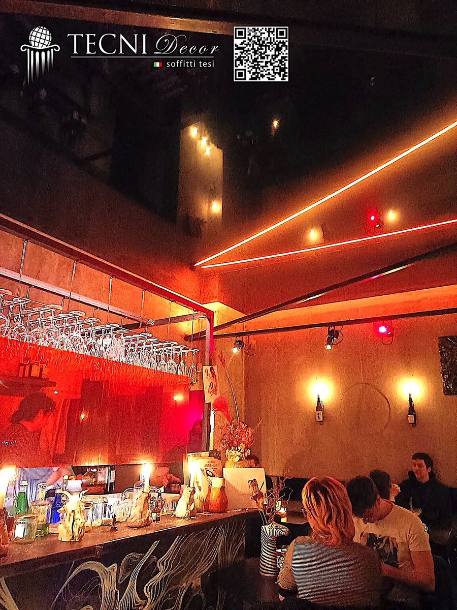 soffittitesi's tweet photo. From #Macerata to #Berlin to revolutionize a restaurant's design! 🇮🇹🇩🇪✈️
Where comfort meets pure elegance: a micro-perforated glossy black acoustic stretch ceiling with an incredible mirror effect. More depth, zero echo.🖤

#TecniDecorStretchCeilings #InteriorDesign #acoustic https://t.co/pHObs6EuPR