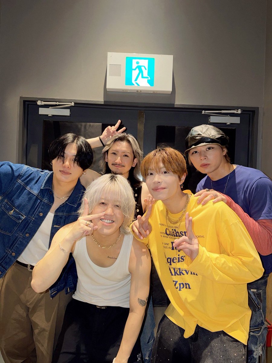 enish_aiki_'s tweet photo. 昨日のCAIKIくんのLIVEアツくて暖かかったな。
俺が23歳で東京にいた時に、コロナになって1人隔離されてたことがあって、その時にCAIKIくんの生きるって曲のMVを見て喰らったことがあるんやけど、
画面で見た人って直接会うとイケてないこと多いけど、CAIKIくんは出会ってからもずっとあの時と変わらず https://t.co/ritq7UtSny