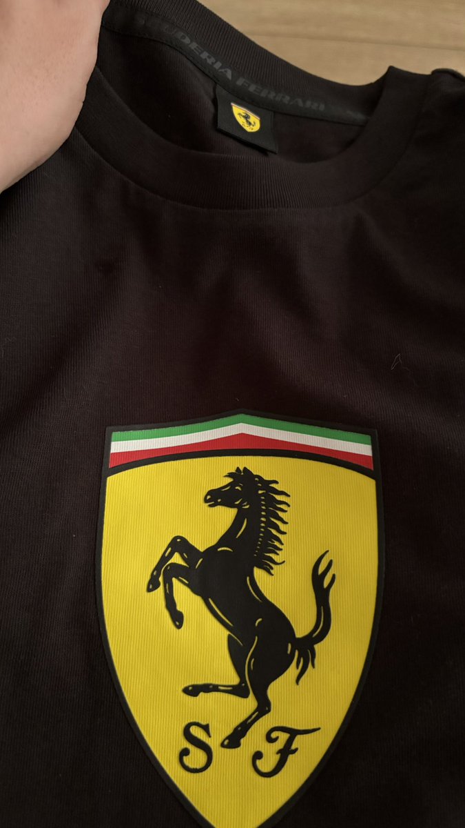 Thot697's tweet photo. Prezent urodzinowy 

FORZA FERARRI 

1/2 https://t.co/dM4uyjCD7a