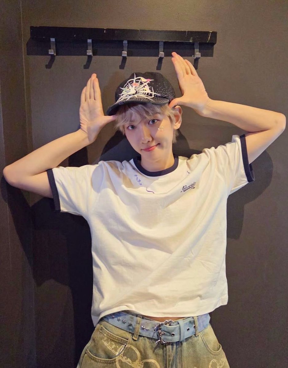 bbloey_cb's tweet photo. “หม่าม๊าเธอให้มีแฟนยัง…”

“หม่าม๊าบอกรอให้โตก่อน..”

/

“แล้วตอนนี้โตแล้วเหรอถึงมาขอเราเป็นแฟน..”

“ชานยอลพูดมากจัง” https://t.co/XoXVrDyvRV