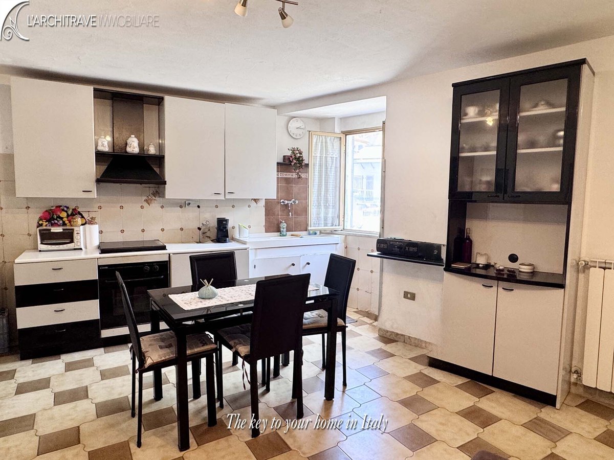 italianhouses's tweet photo. 🏡🌿Delightful village home
🌄Terrace with countryside views
🛏️2 bedrooms + study
🪵Cellars & furnished
♨️Near Equi Terme spa
🏖️Close to #CinqueTerre
💶€85,000
❓Mountain escapes or Ligurian beach days?
https://t.co/GgW98zhsOa
#PropertyItaly #Tuscany #MassaCarrara #Monzone https://t.co/8OBTzI0Pys