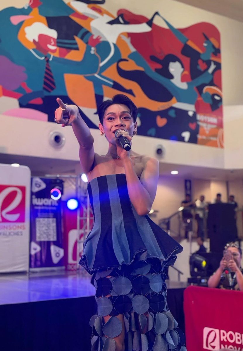 EsMurfsOFC's tweet photo. @esnyrrr gracing the Thank You Event of #TheSecretsOfHotel88 today. 💛✨

#EsnyrRanollo | Esnyr Ranollo https://t.co/61L0I4YGfY