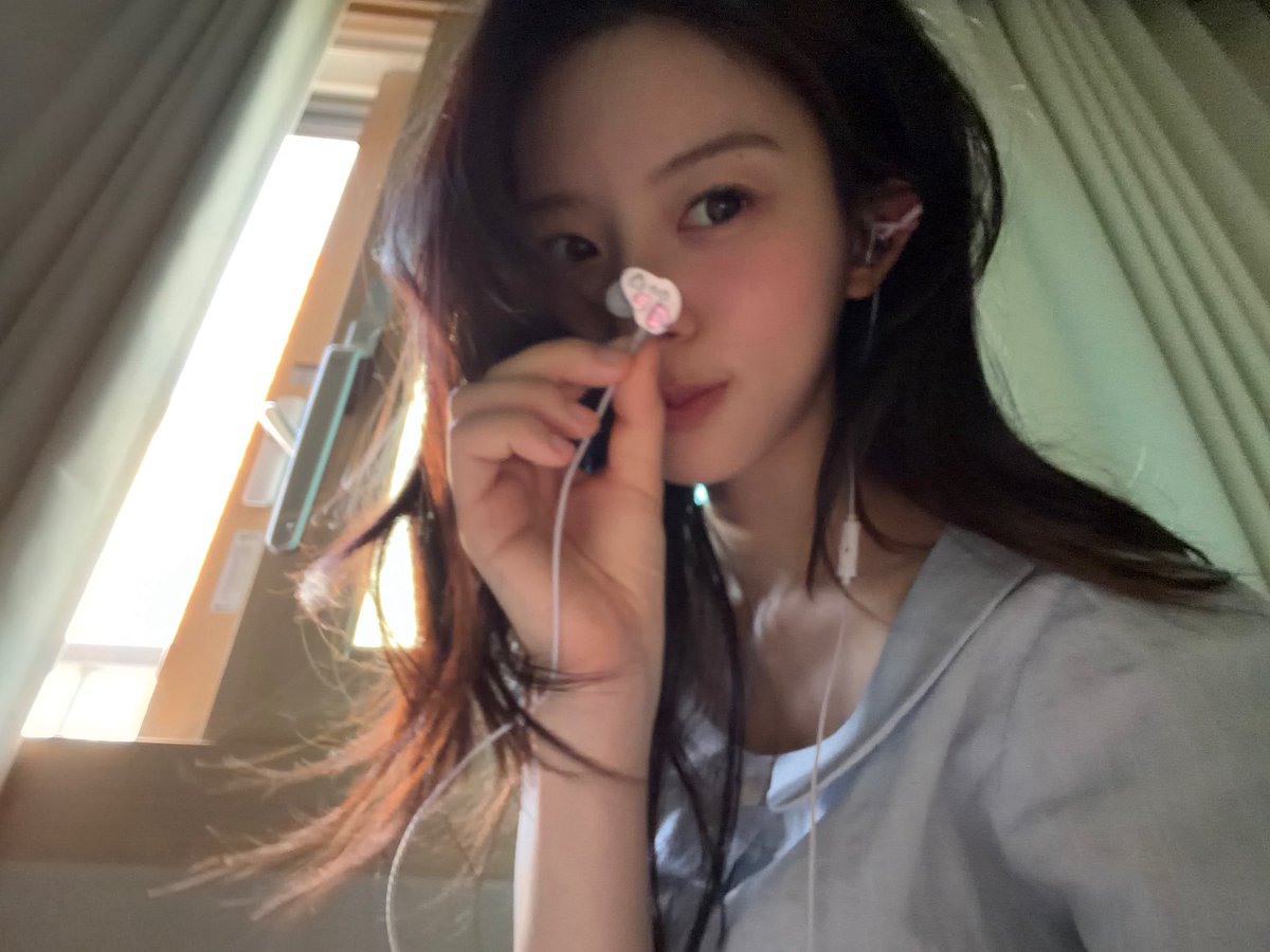 MinjuWeverse's tweet photo. 🐰📸 | 260627 https://t.co/FylhvQIAlR