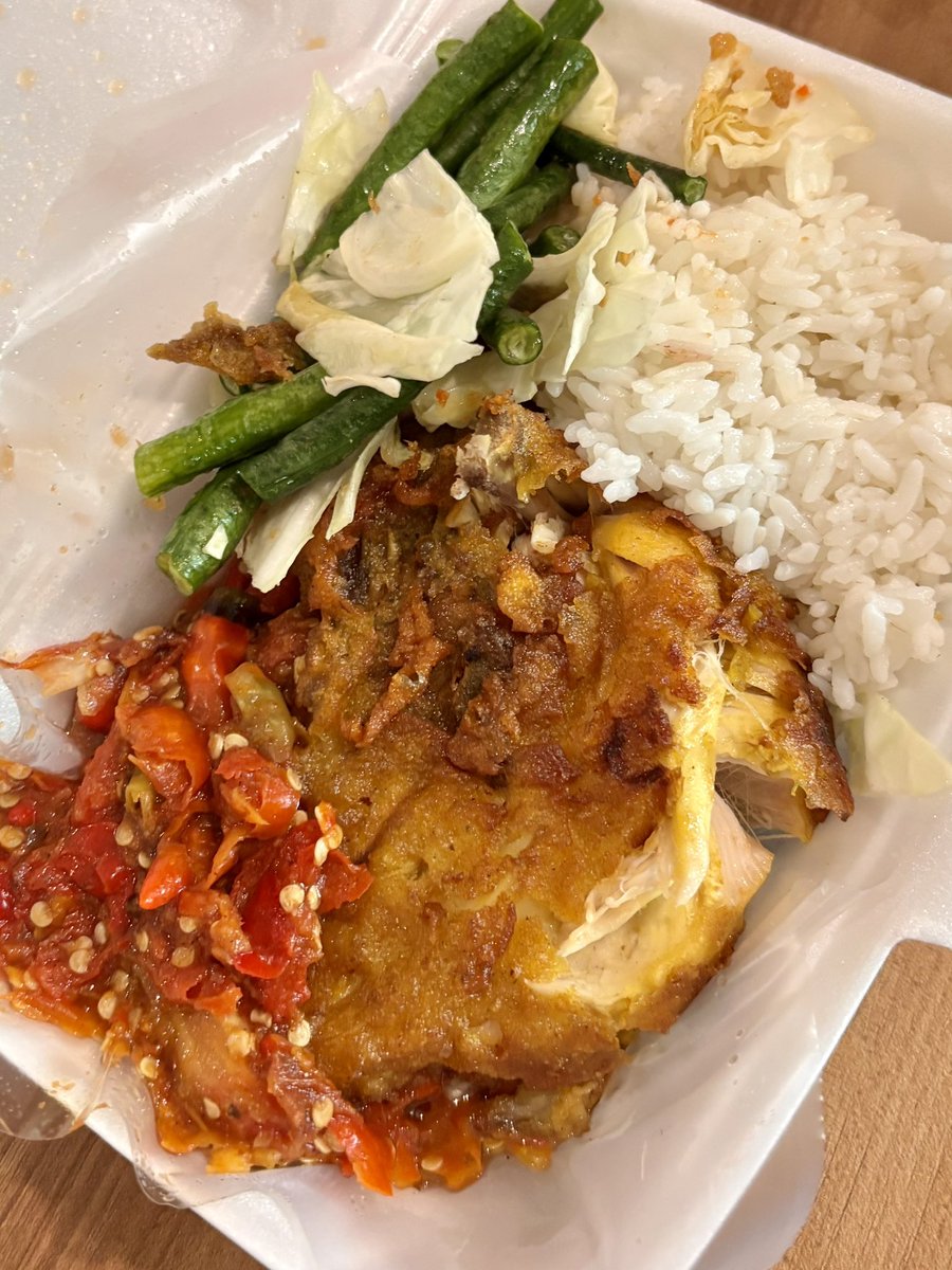 plismaunanya's tweet photo. 👤 dari     : anak kos
📮 untuk : bapak/ibu/mas/mba penjual ayam penyet/geprek/gepuk/cabe ijo/cabe merah dan segala variannya

💌 pesan: makasihhh udah jadi penyelamat tiap bingung mau makan apa🫶🏻

Spill ayam andalanmu!🫵
#WeekendChicken https://t.co/OmcXhJvwO3