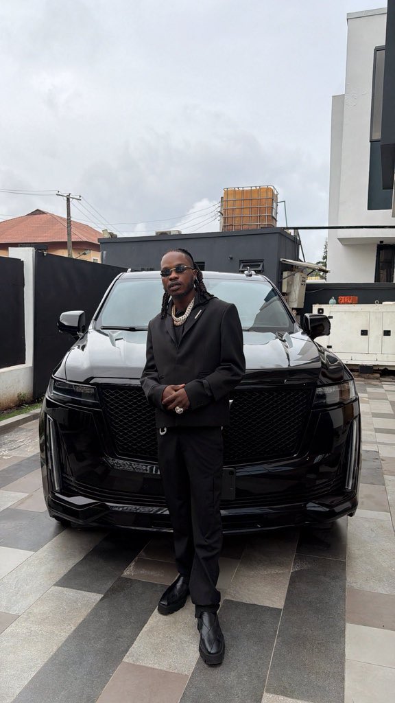 cal_mhe_iva's tweet photo. Omo Naira Marley just bought 2023 black Escalade car worth 600m. 
Lowkey he fit guide pass Davido 😳 https://t.co/YizVHsu1Uj