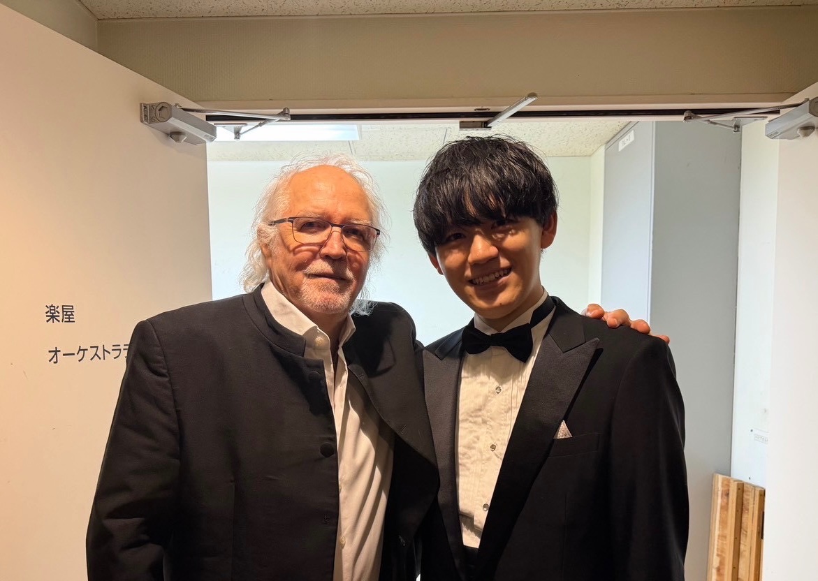 masayakamei_pf's tweet photo. 「ベートーヴェン:皇帝」
withドレスデンフィル × Mo.ラニクルズ

ドレスデン&amp;日本での全8公演
ついに完走しました…！

去年から待ち侘びた大舞台。
初回からオーケストラの
上品でリッチなサウンドに感動し、
公演を重ねるごとに
各楽器の方々と言葉でも音でも
コミュニケーションを取り、 https://t.co/Pb2PeZAK9q