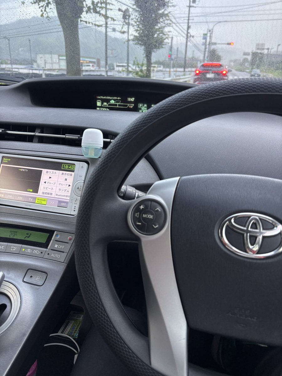 4t11r's tweet photo. 現場に自分の車の鍵忘れて会社のプリウス泣きながら乗ってる。ごめんなさいが止まらん。 https://t.co/CusppIriOu