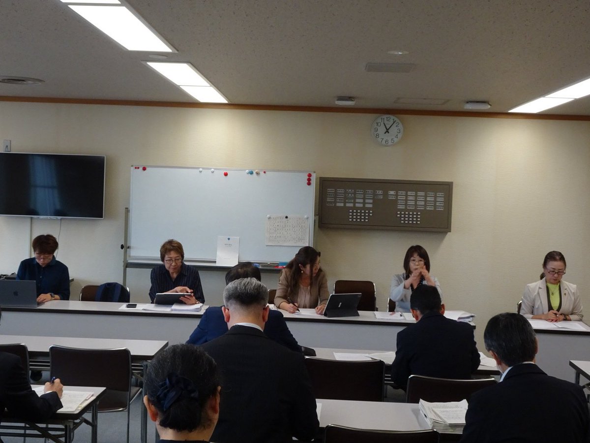 peacegorie's tweet photo. 昨日6/26、船橋市男女共同参画計画（fプラン）の第5次策定に関する要請書を提出し、関係する各課と懇談を行いました。
機会の公平では不足、結果の平等をこそ目指すべきだと強く指摘しました。
要請書は次の投稿です。
詳しくはブログをお読みください。
https://t.co/bJ0xDdC4XD https://t.co/tBe5CvefLZ