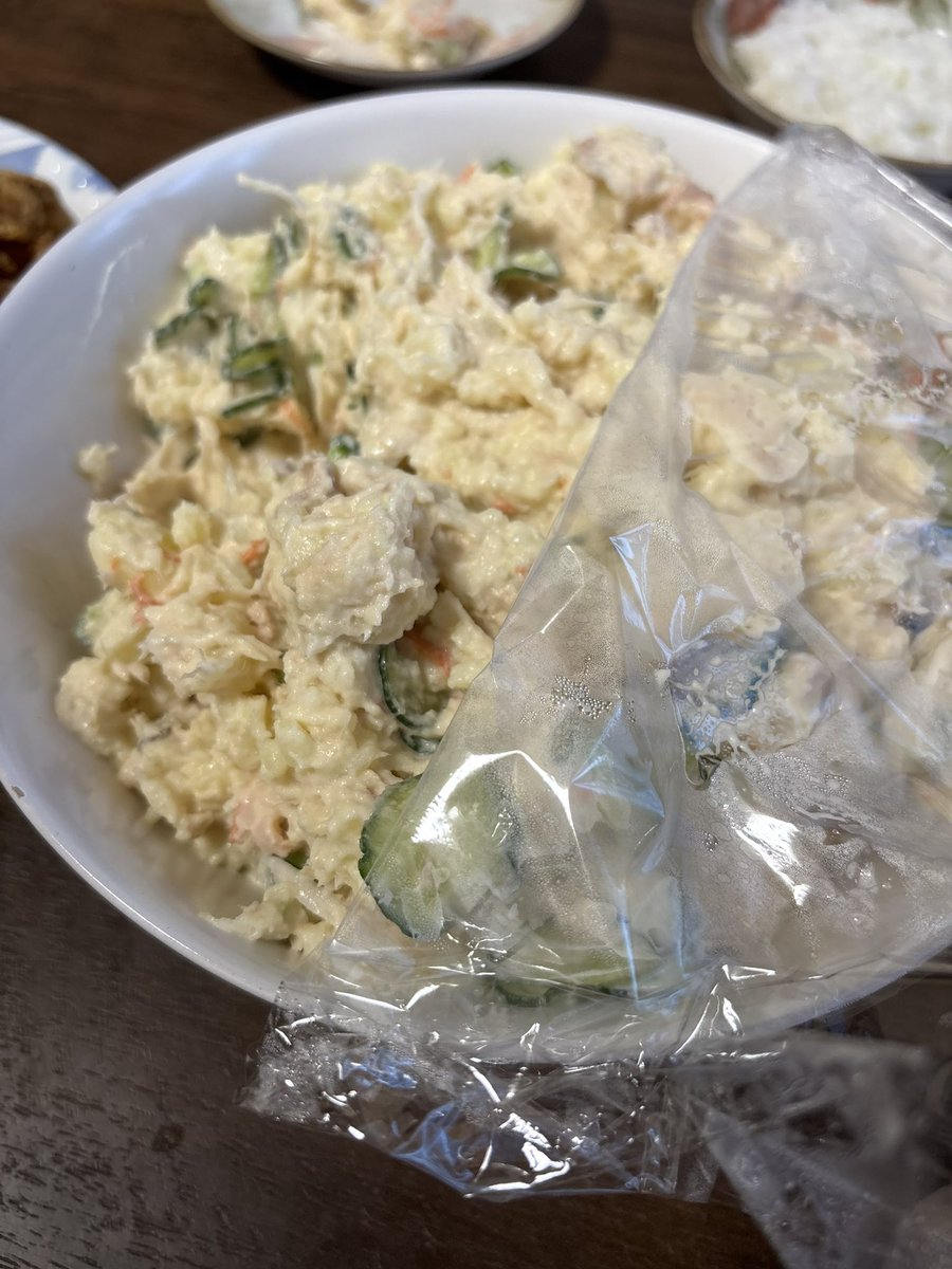 Hitode__non's tweet photo. 今日の夜ご飯は
唐揚げとポテサラ！！

ポテサラは昨日夜作った(๑•̀ㅂ•́)و✧
大好きだからいっぱい食べたいΨ( 'ч' ☆)

 #のんの食卓 https://t.co/tgevd4AUKQ