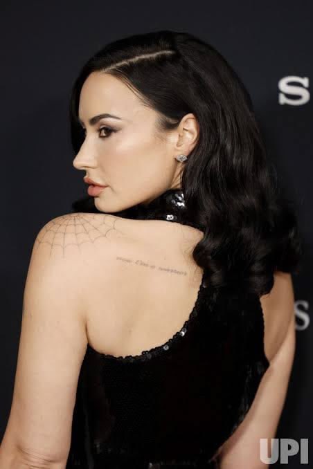lonelylvato's tweet photo. demi owns the looking over her shoulder pose https://t.co/MZs3SaQb62