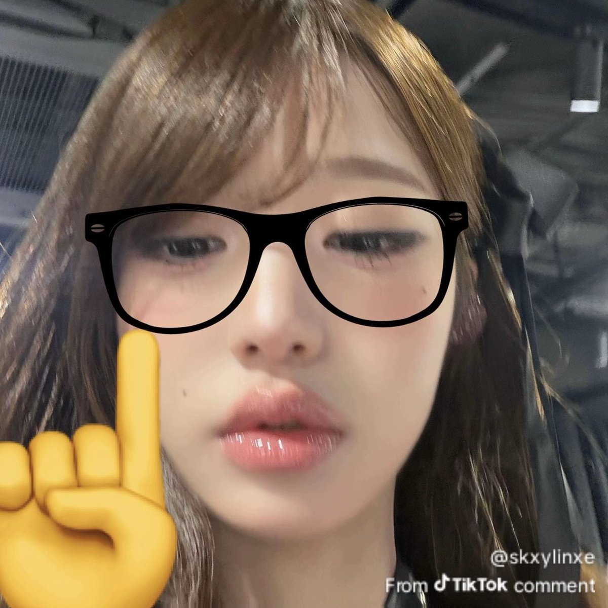 Nickelette_'s tweet photo. This pic of wonyoung have so many version 😭😭😭😭😭 https://t.co/RT1x8XJ6ge