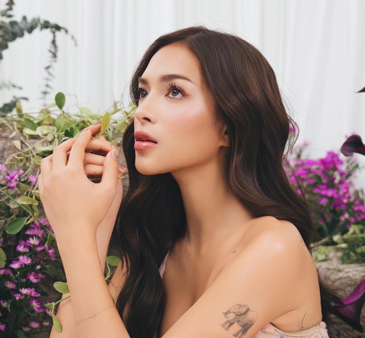 basket62444's tweet photo. From facing a tough road to absolutely thriving in her music career, she never stops inspiring us. Good luck on your performance later, Lovelaban! Proud of you Mika! Thank you for always being a continuous ally and supporting the Pride community.

LOVELABAN WITH MIKA https://t.co/i1O9Ladi4d